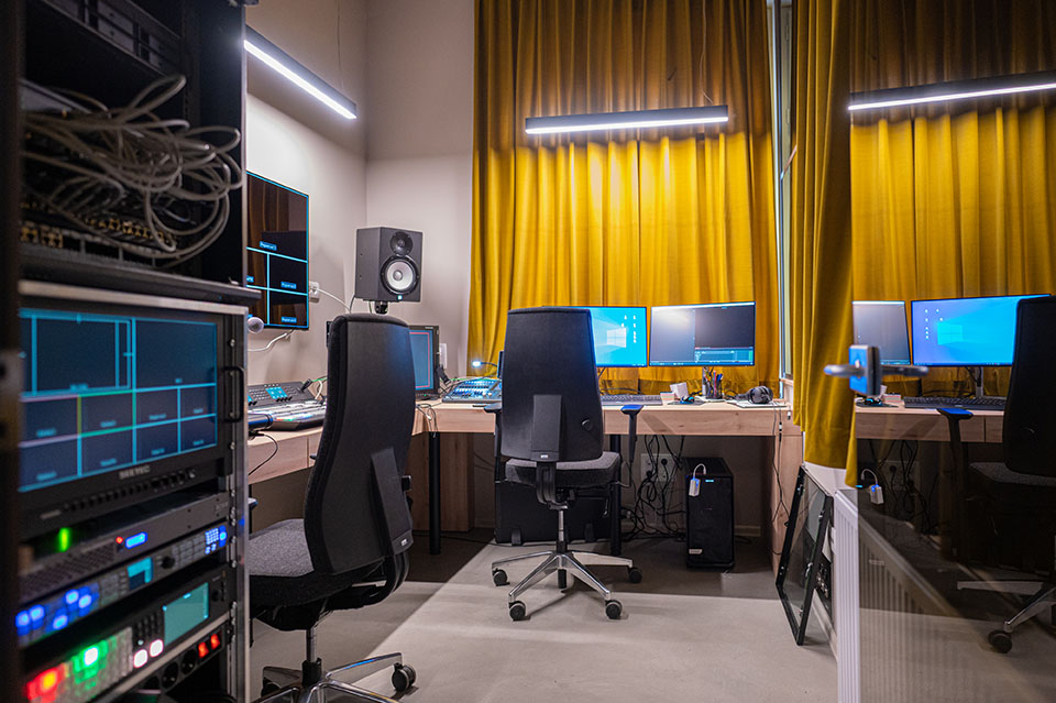 Master production room